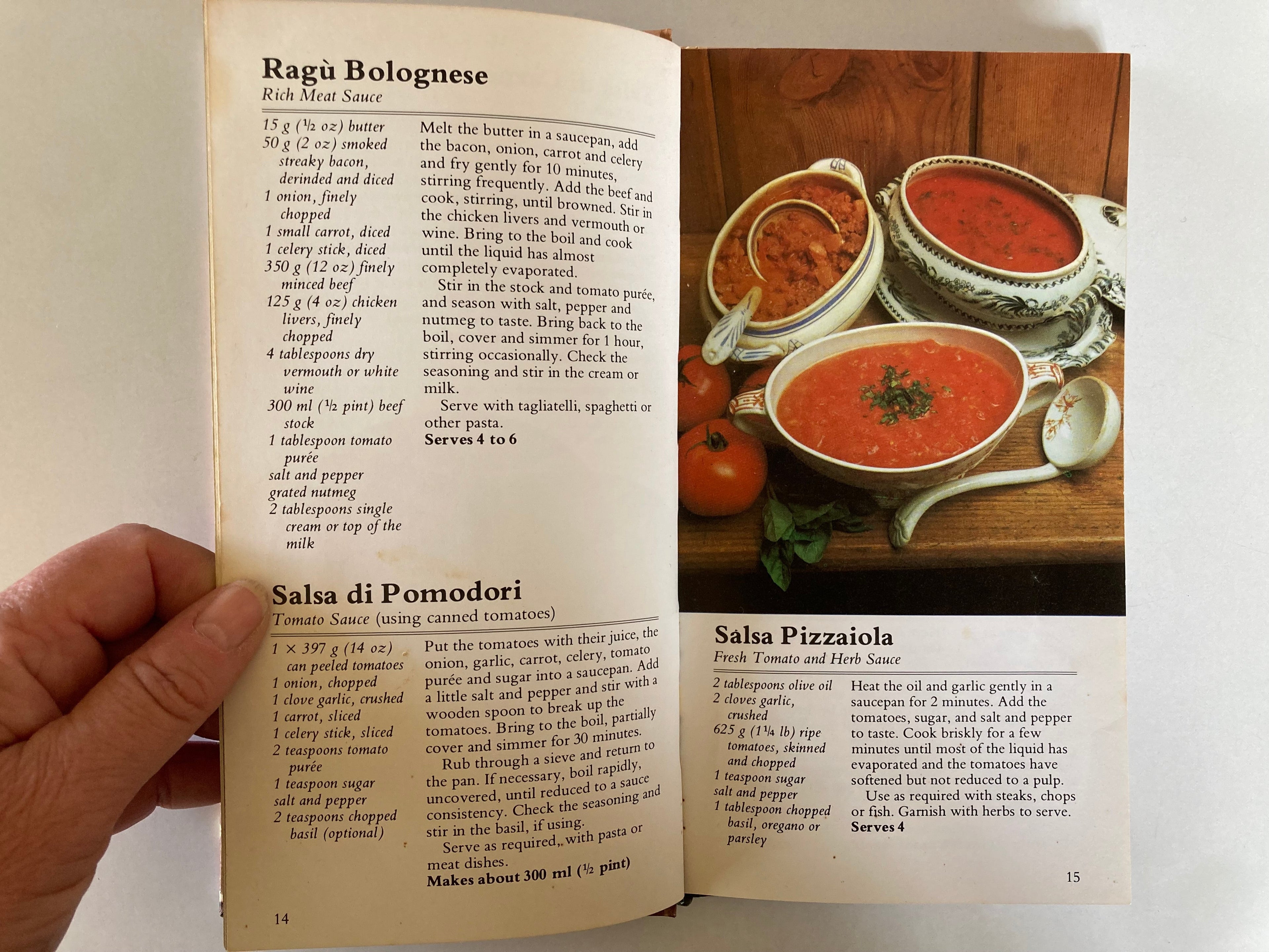 The Sainsbury Book of Italian Cooking by Mary Reynolds 1984 Hardback Book