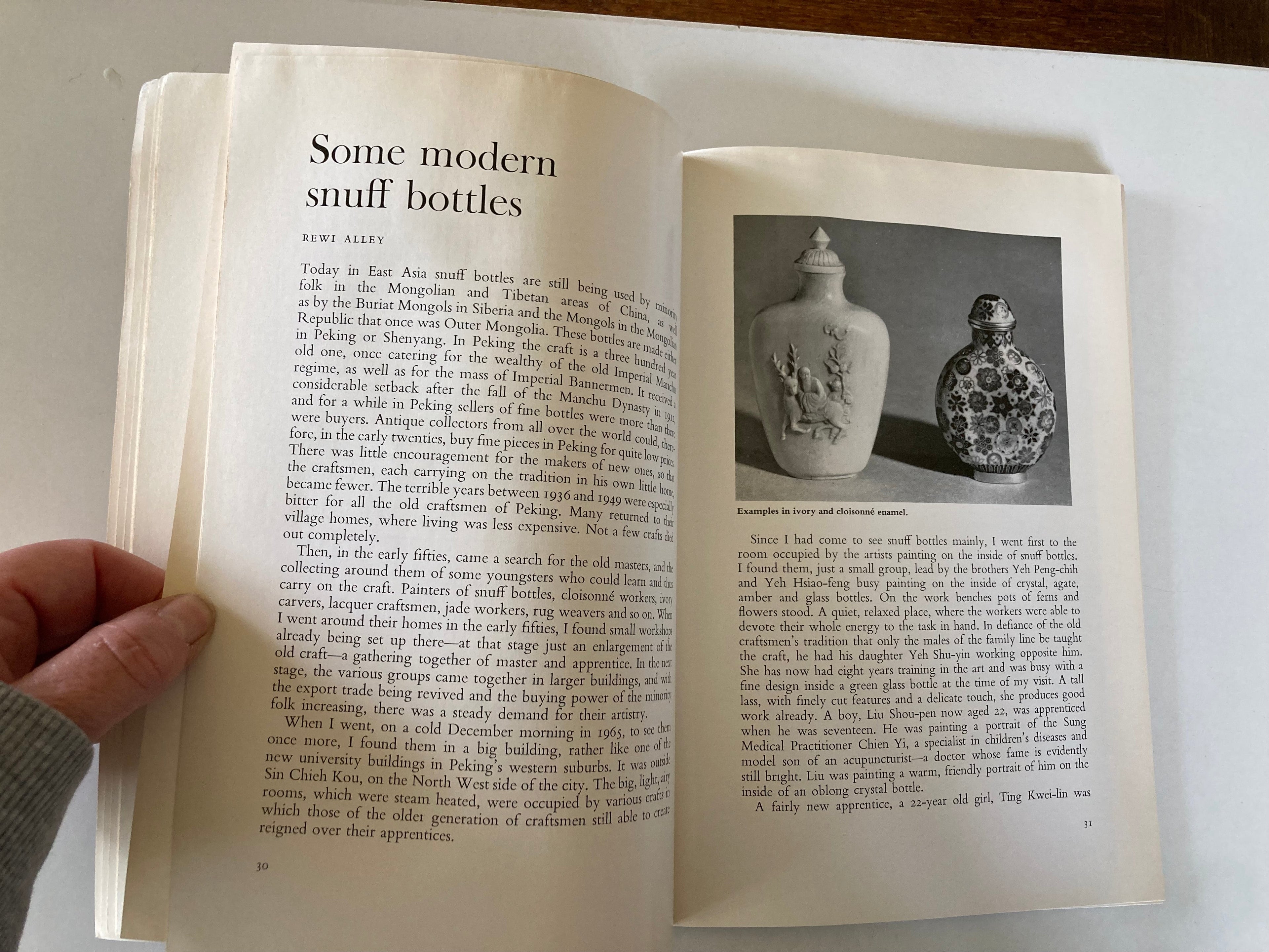 Chinese Snuff Bottles Edited by Hugh M Moss A Magazine for the Collector and Student of Chinese Snuff Bottles No 4
