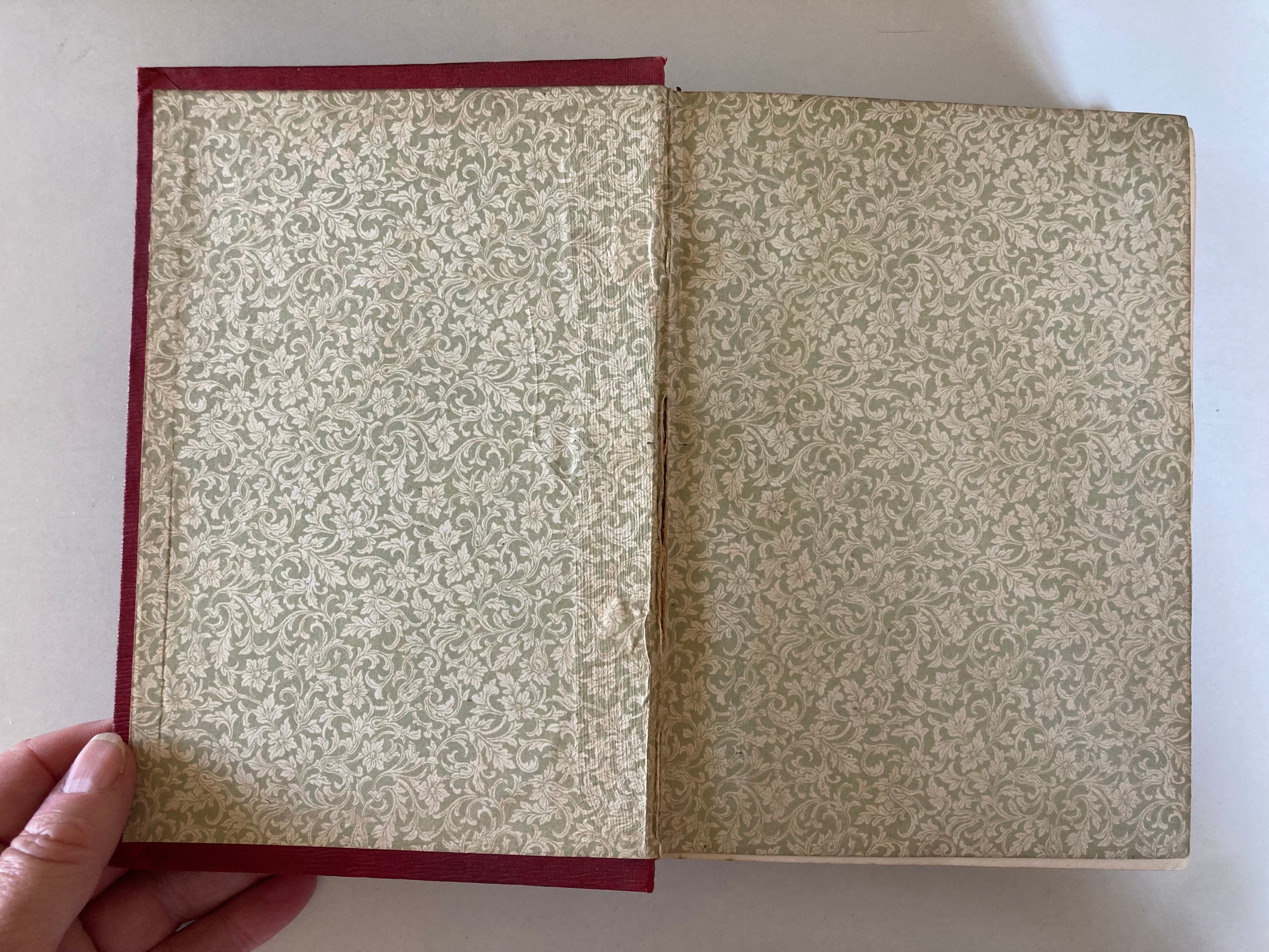 Red and White A Tale of the War of the Roses by Emily Sarah Holt Published by J F Shaw and Co around 1890 (Copy)