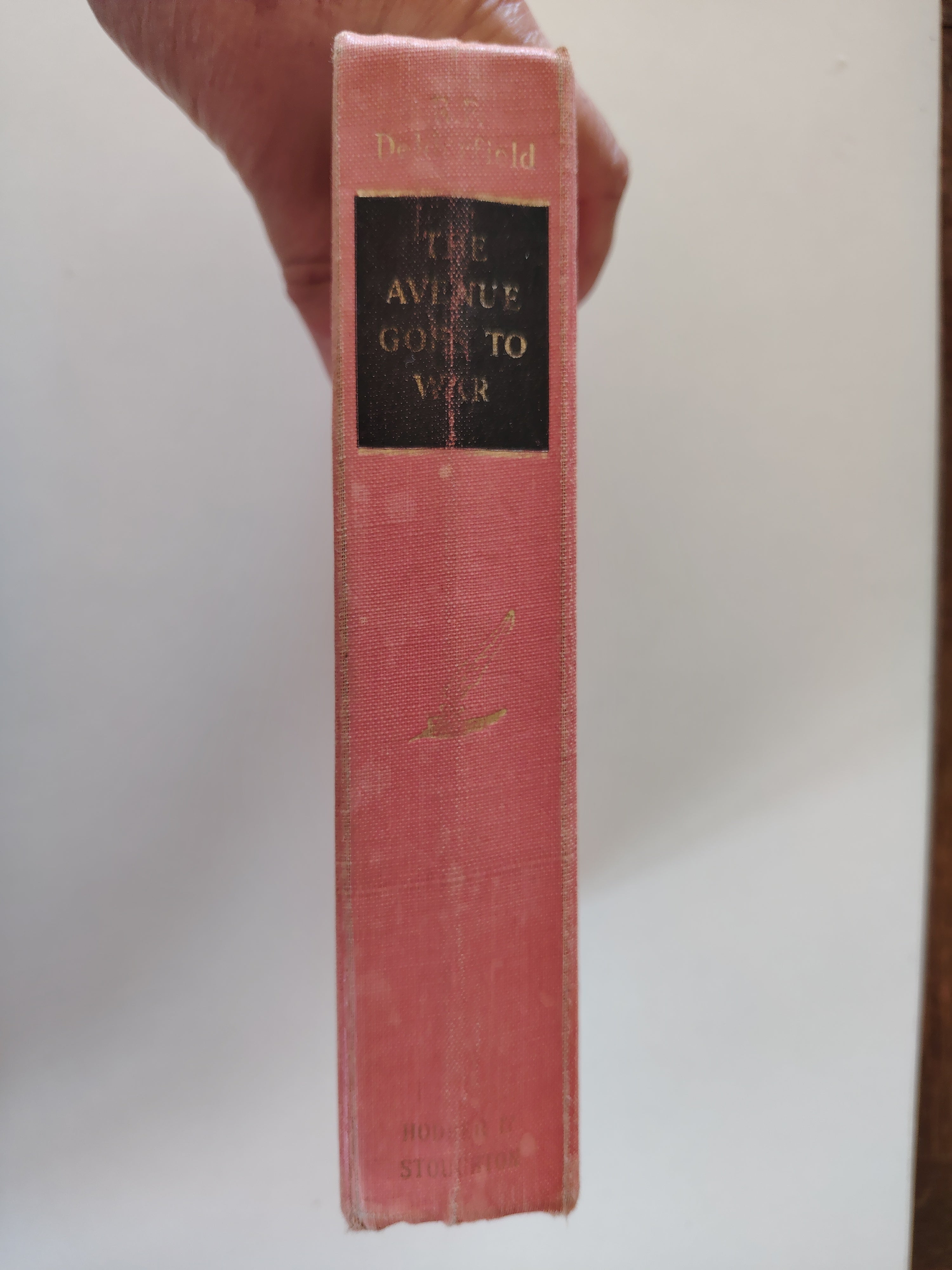 The Avenue Goes to War by R F Delderfield First Edition 1958 Published by Hodder and Stoughton