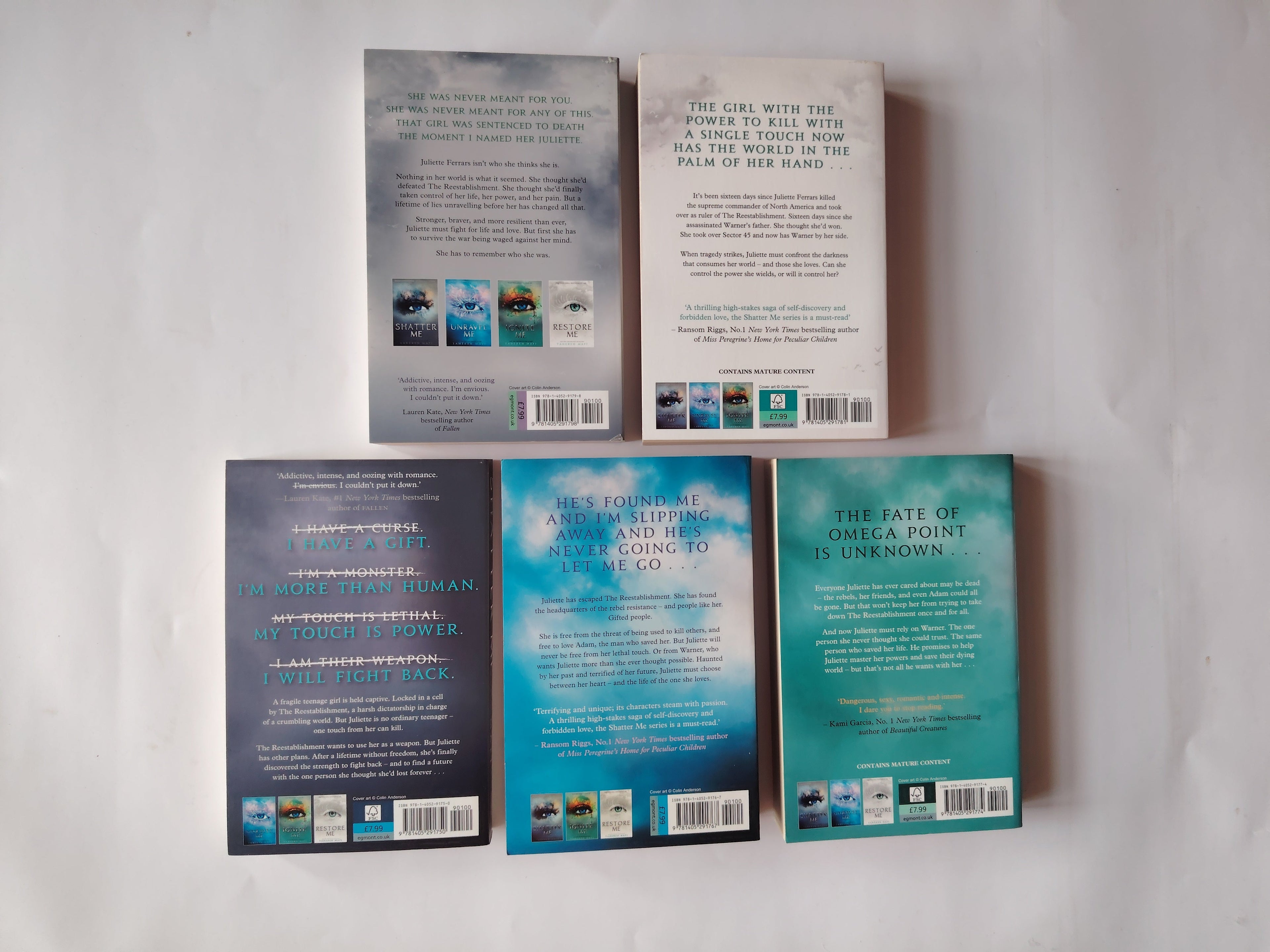 Tahereh Mafi Shatter Me Series of 5 Paperback Books Restore Shatter Defy Ignite Unravel Me