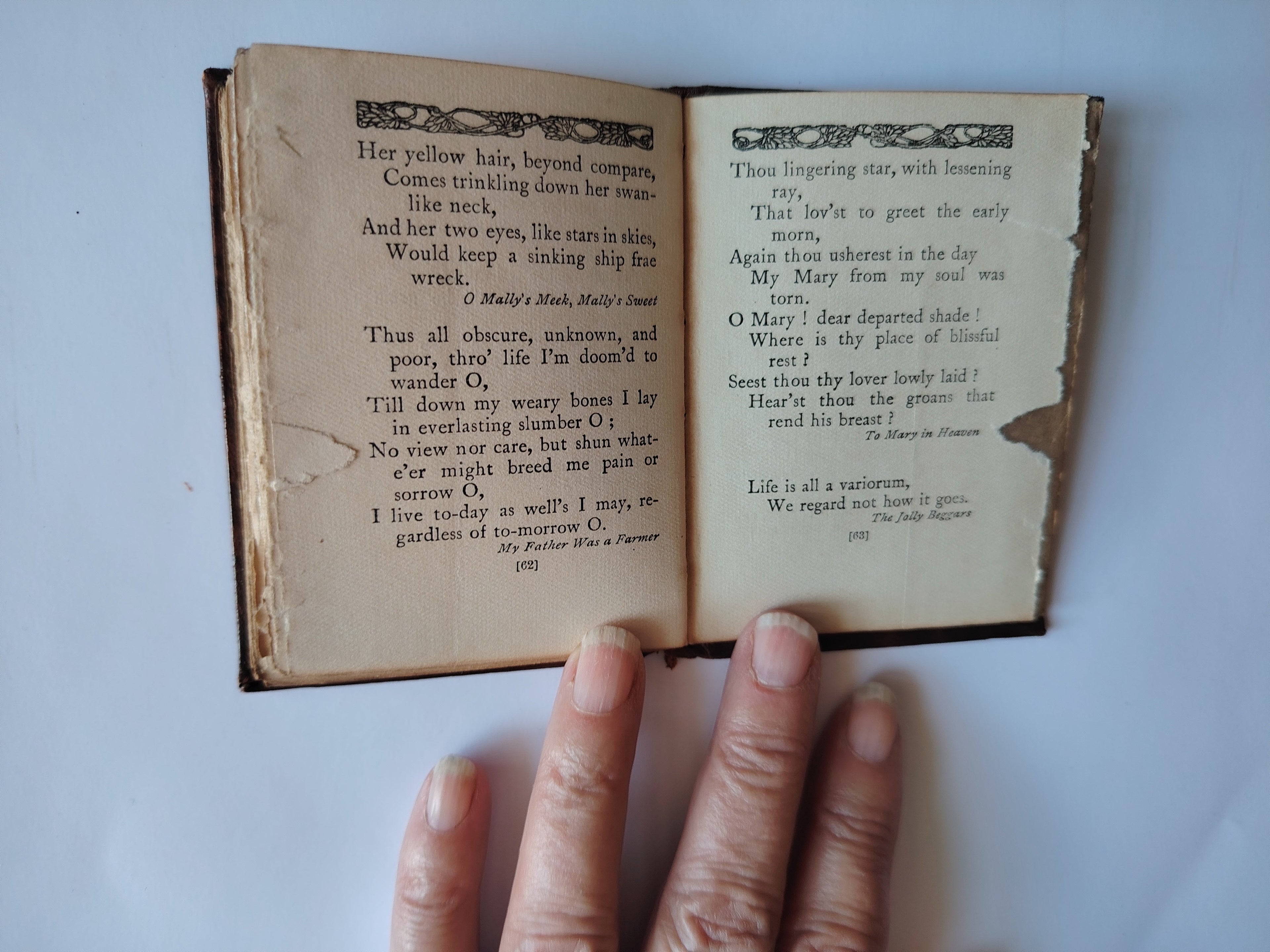 Wayside Thoughts From Burns Sesame Booklets G G Harrap & Co Ltd Undated Leather Miniature