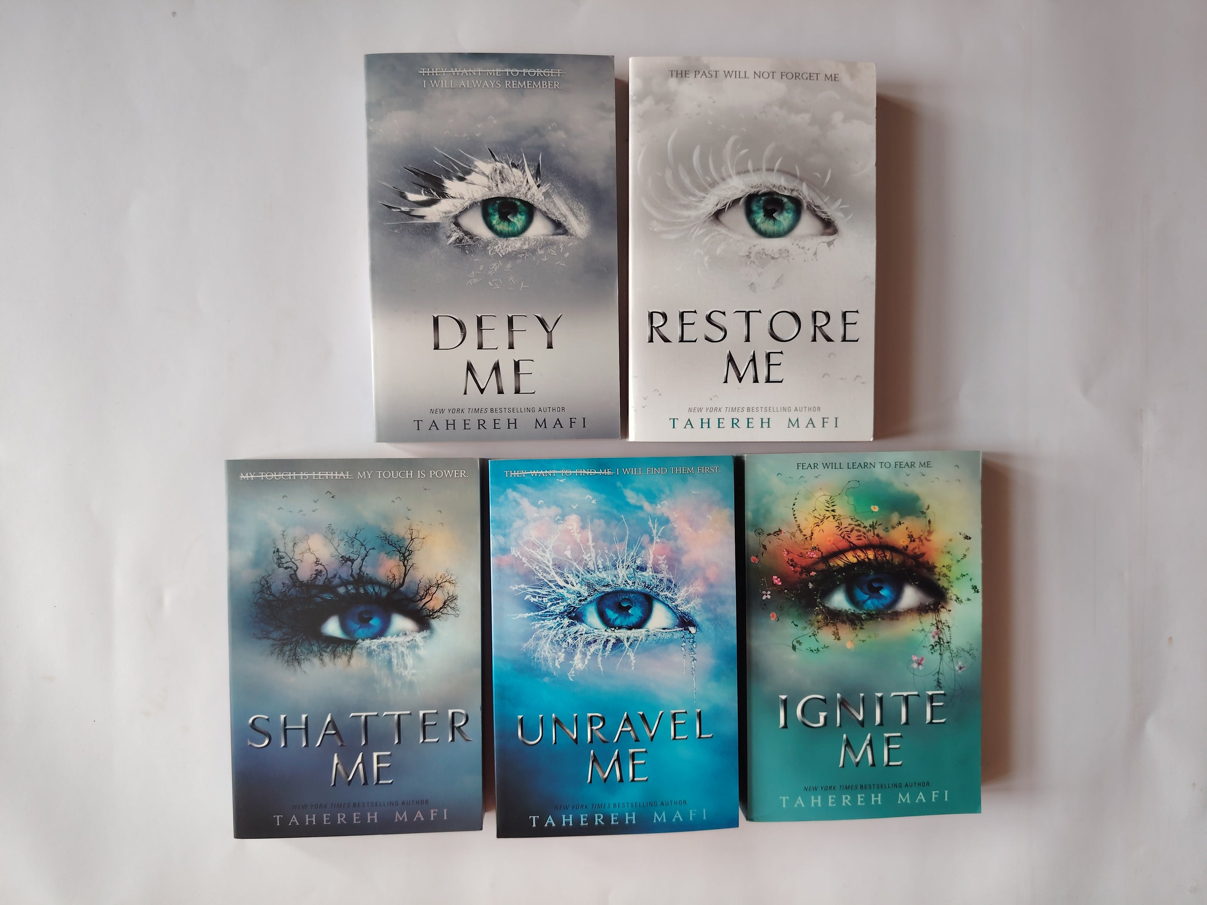 Tahereh Mafi Shatter Me Series of 5 Paperback Books Restore Shatter Defy Ignite Unravel Me