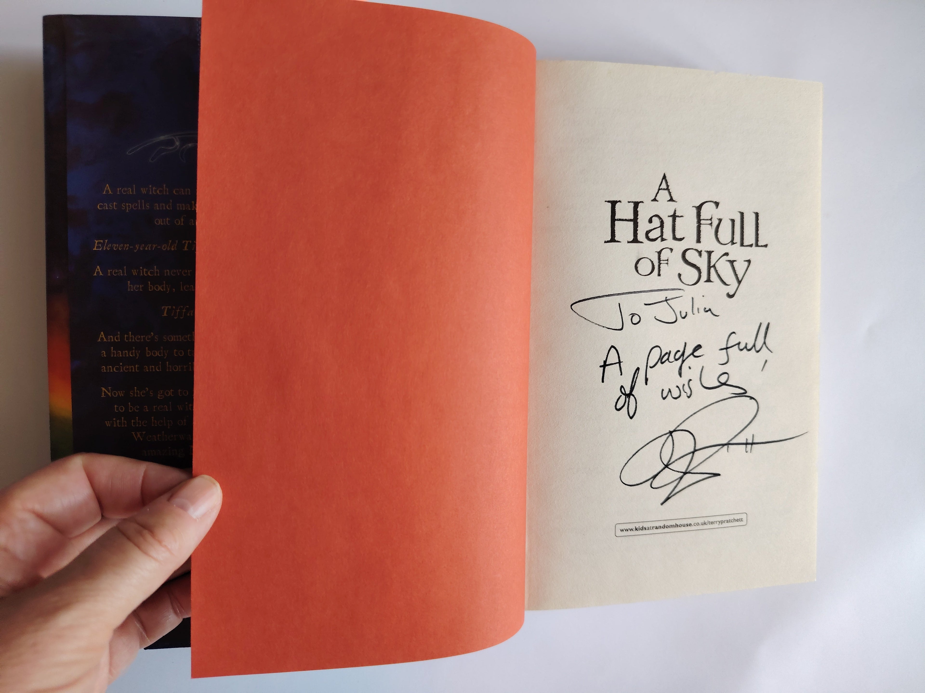 A Hat Full of Sky A Story of Discworld by Terry Pratchett SIGNED First Edition/First Impression Book  from 2004