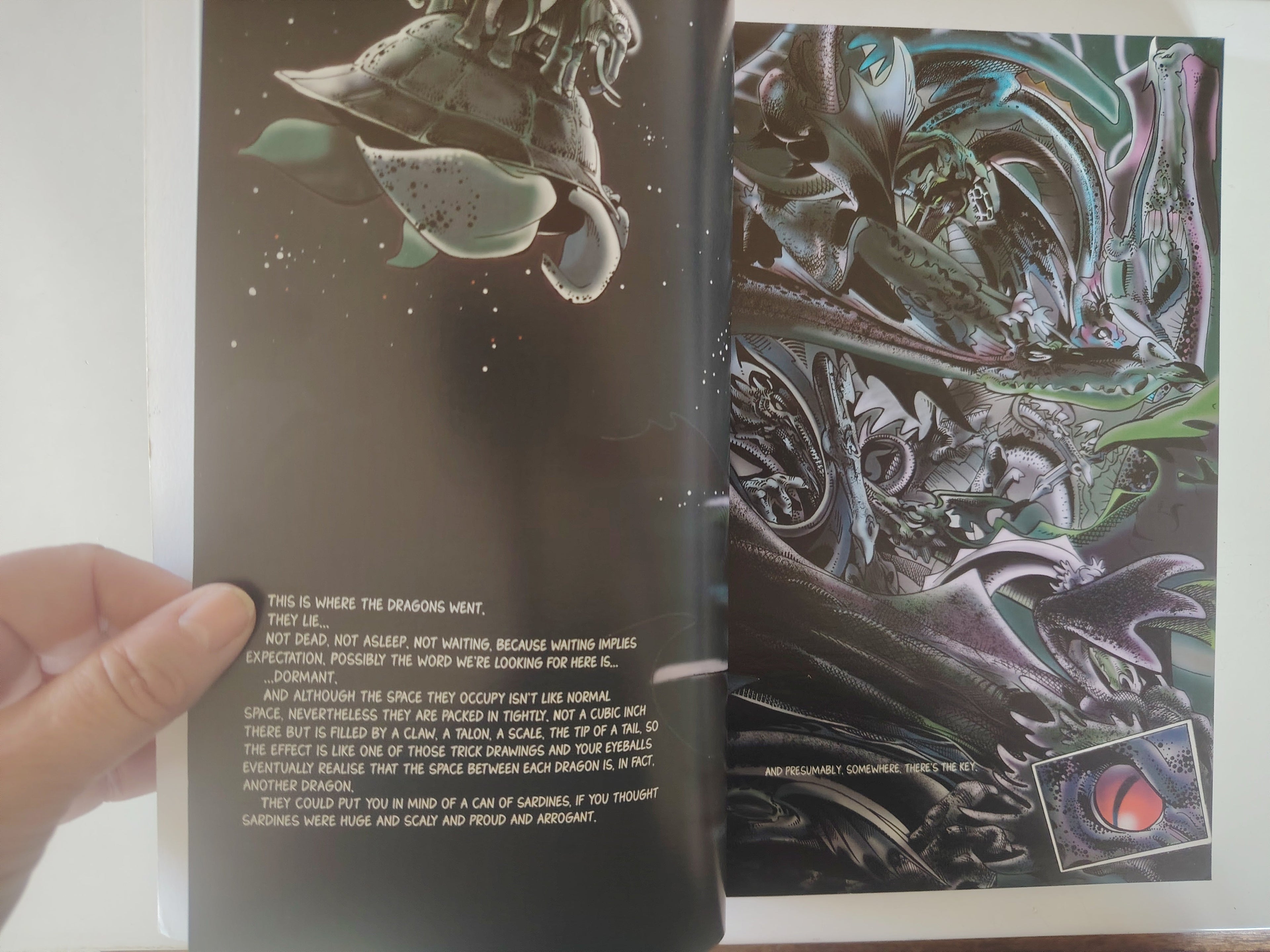 Guards! Guards! Graphic Novel by Terry Pratchett Illustrated by Graham Higgins and Adapted by Stephen Briggs First Edition 2000