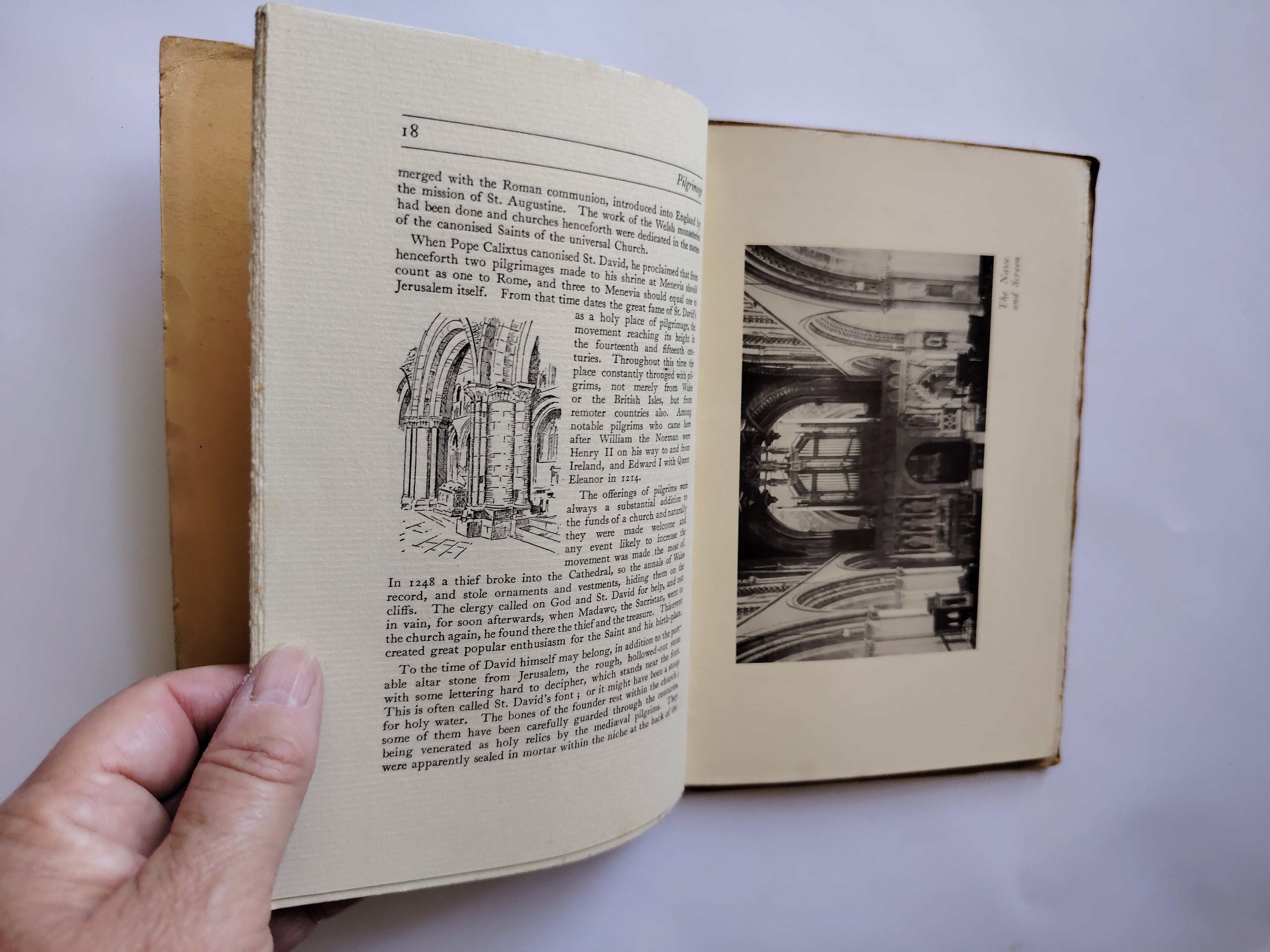 The Pilgrim's Guide to St David's and its Cathedral by Marjory Wight Illustrated Undated