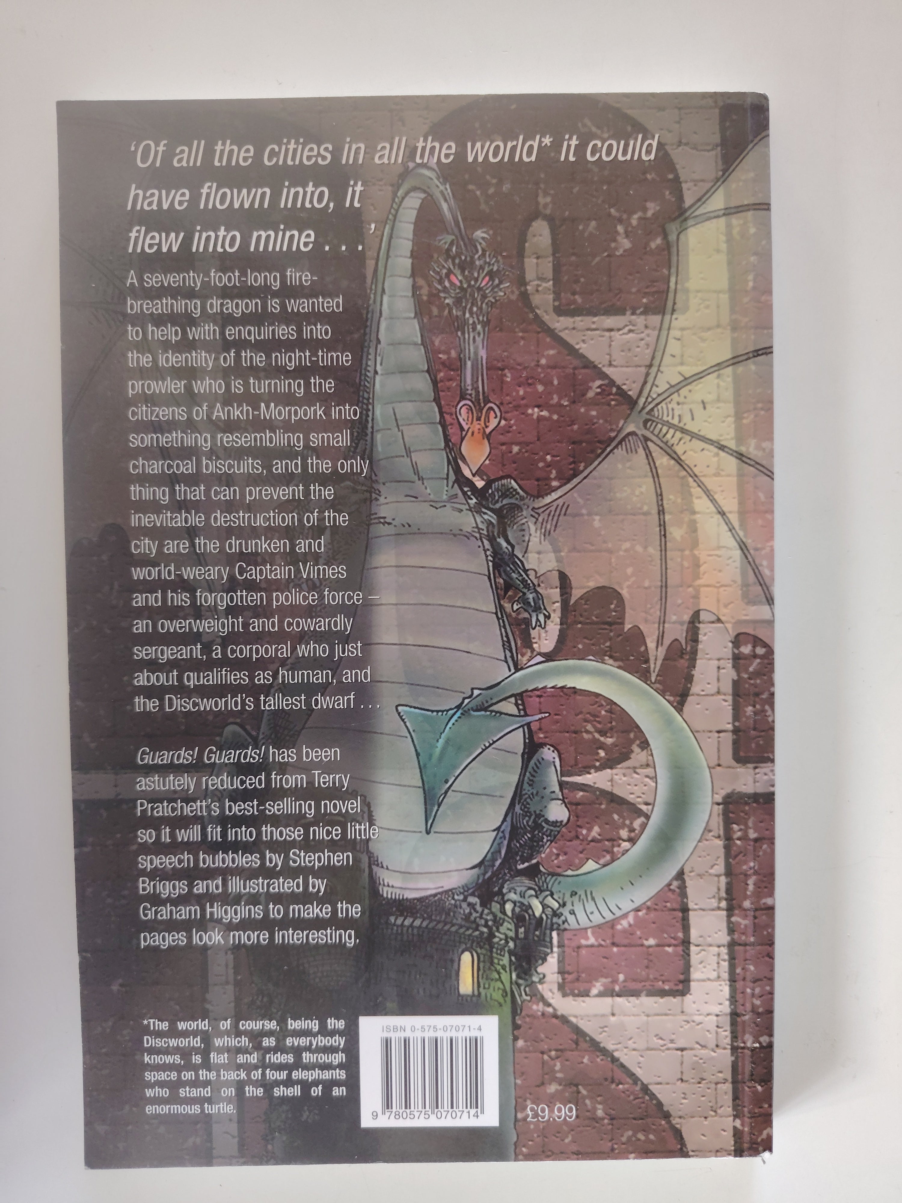 Guards! Guards! Graphic Novel by Terry Pratchett Illustrated by Graham Higgins and Adapted by Stephen Briggs First Edition 2000