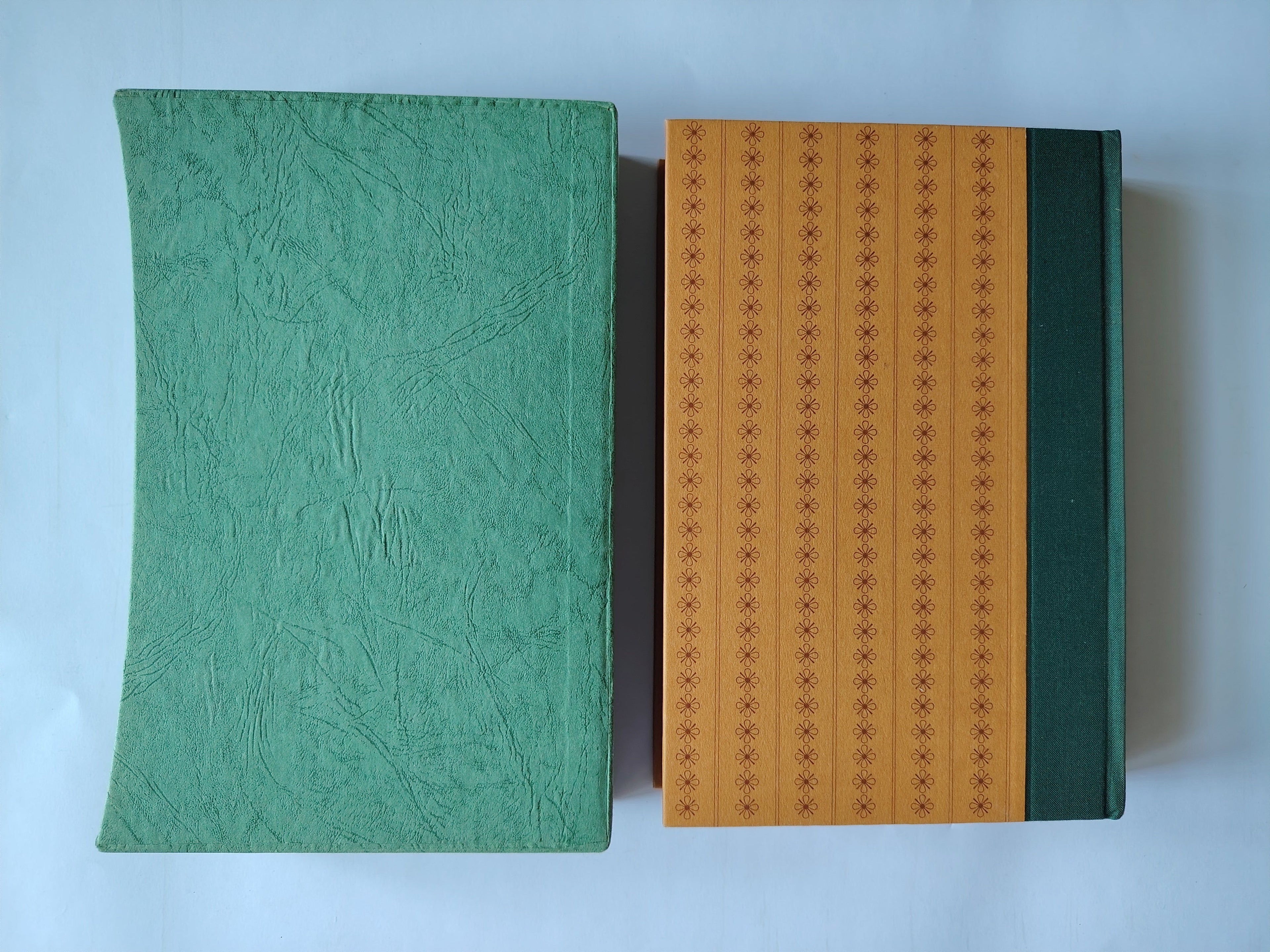 The Posthumous of The Pickwick Club by Charles Dickens First Edition in Slipcase The Folio Society 1981 with Drawings by Charles Keeping