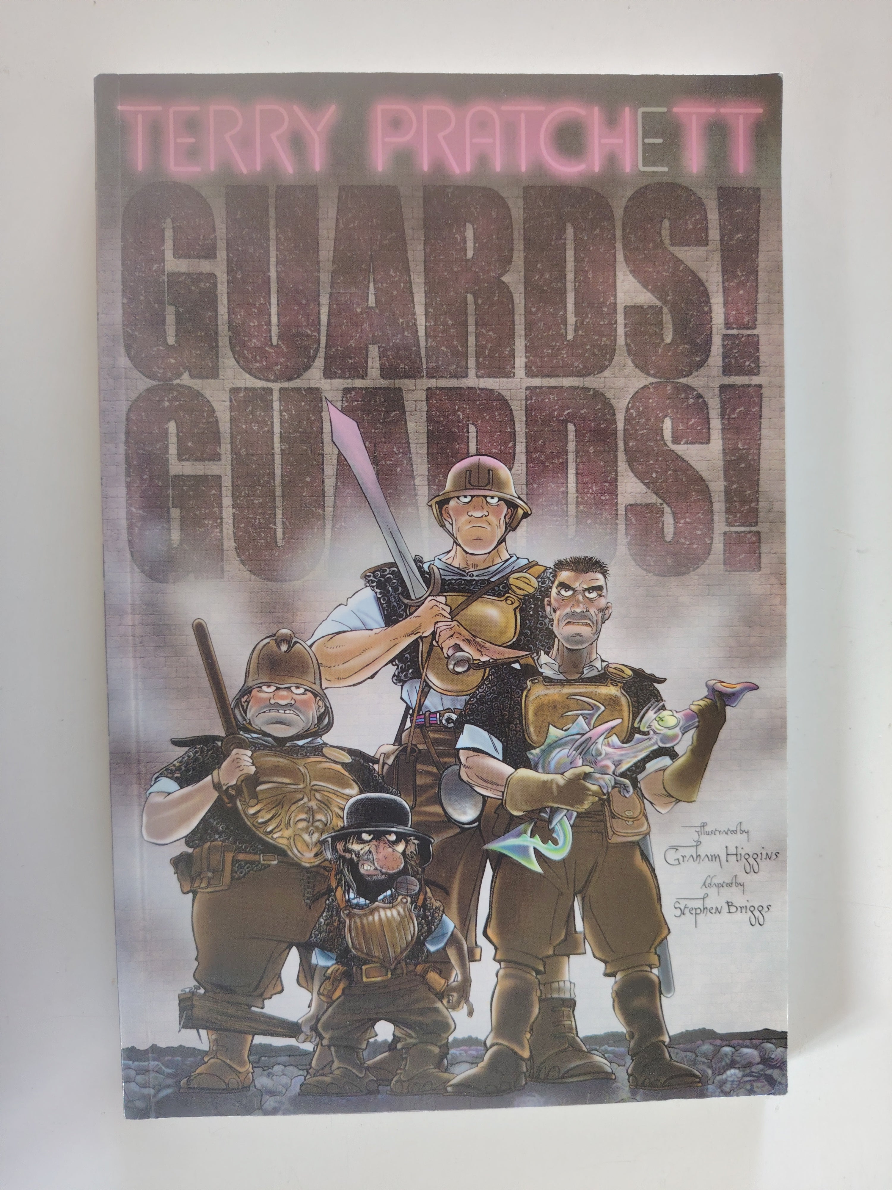 Guards! Guards! Graphic Novel by Terry Pratchett Illustrated by Graham Higgins and Adapted by Stephen Briggs First Edition 2000