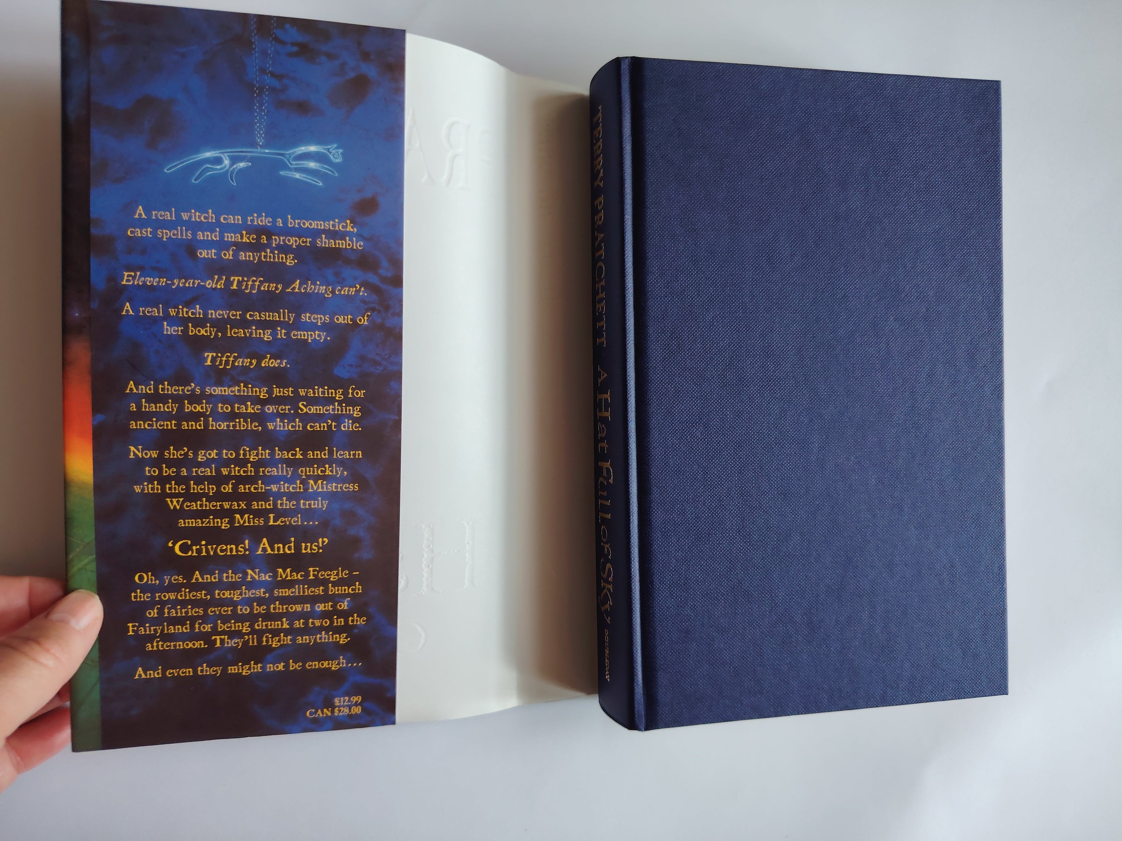 A Hat Full of Sky A Story of Discworld by Terry Pratchett SIGNED First Edition/First Impression Book  from 2004